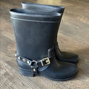 Dirty Laundry rain boot